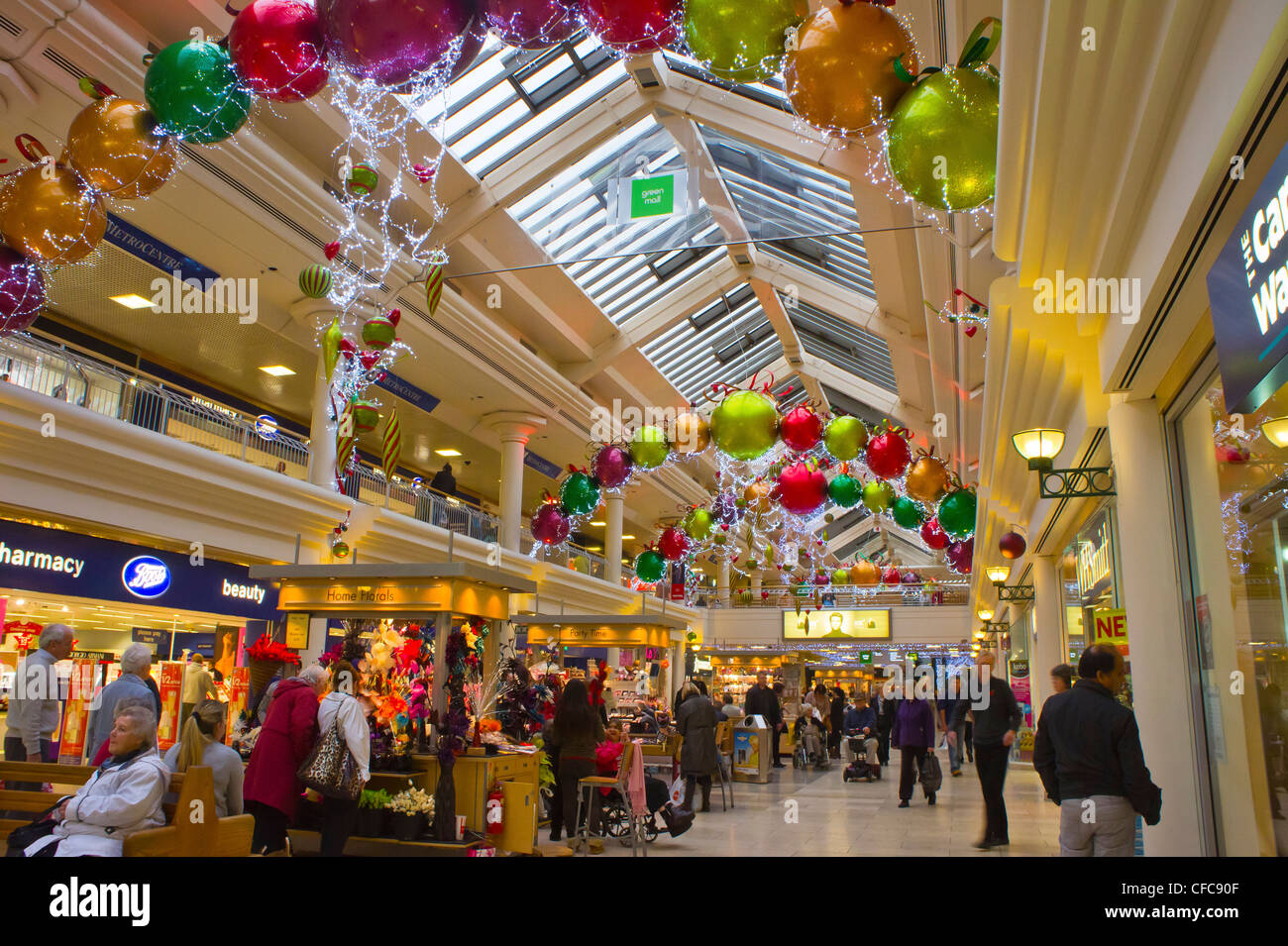 Metro centre shopping hires stock photography and images Alamy
