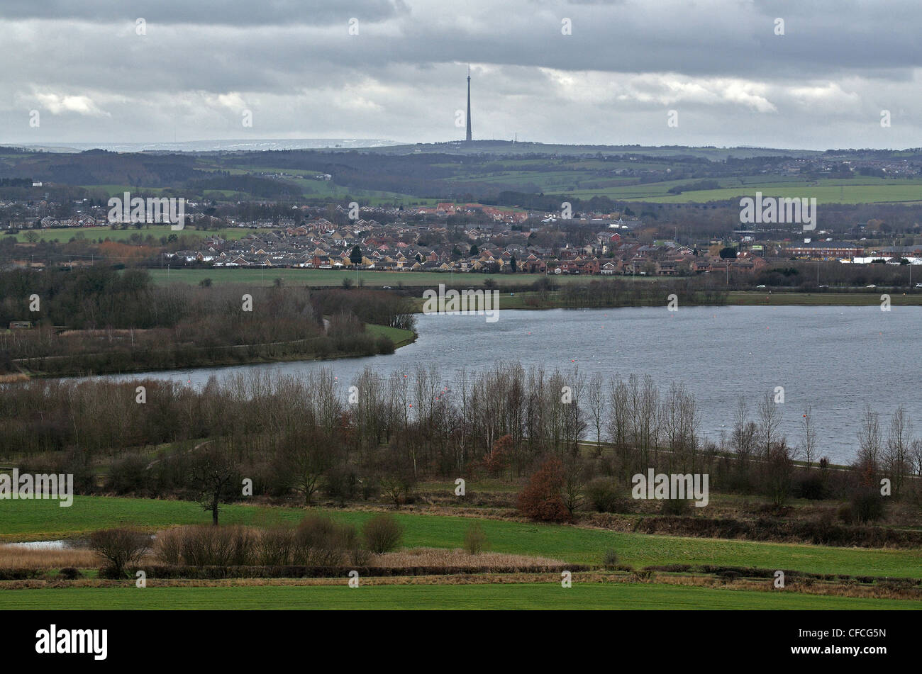 Emley Moor transmitting station and Pugneys Country Park Stock Photo
