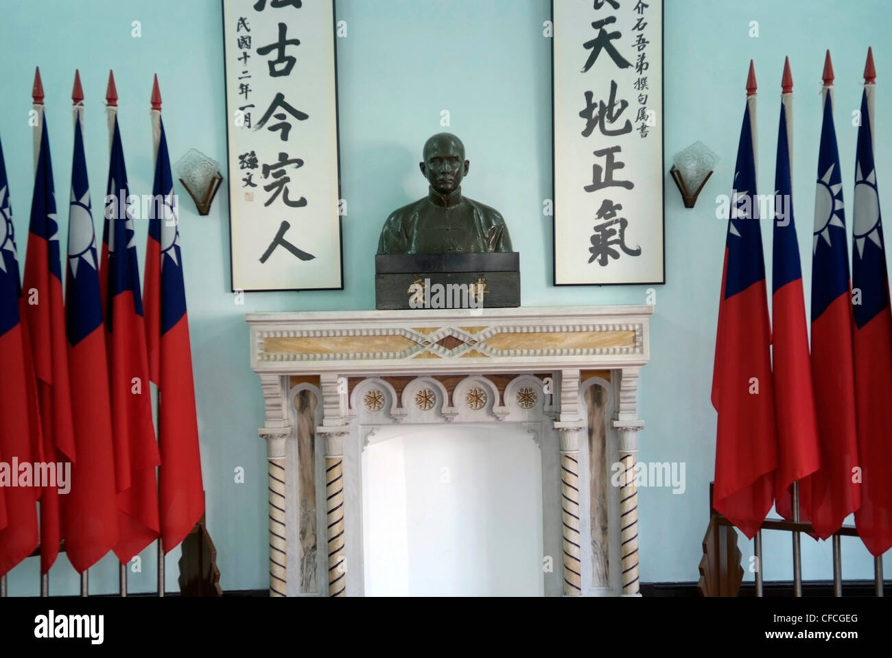 CHINA - MACAU SAR Dr Sun Yat Sen Memorial House Bust and Chinese Nationalist (Taiwan) flags Stock Photo