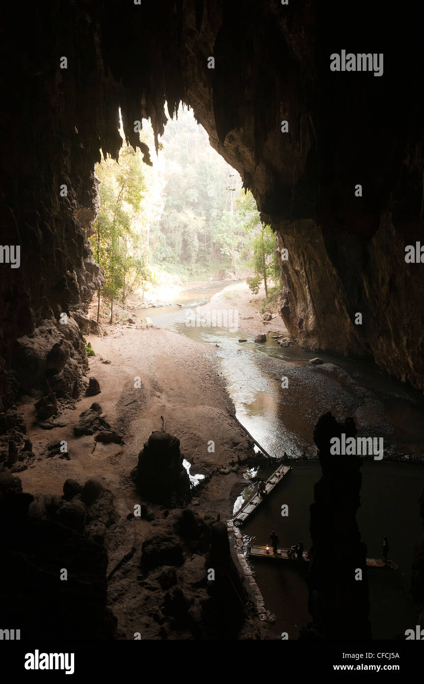 Elk208-4147v Thailand, Soppong, Tham Lot Cave, upper entry from inside Stock Photo