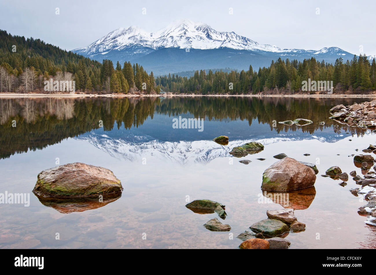 A dramatic view of Mount Shasta from Lake Siskiyou in California. Stock Photo