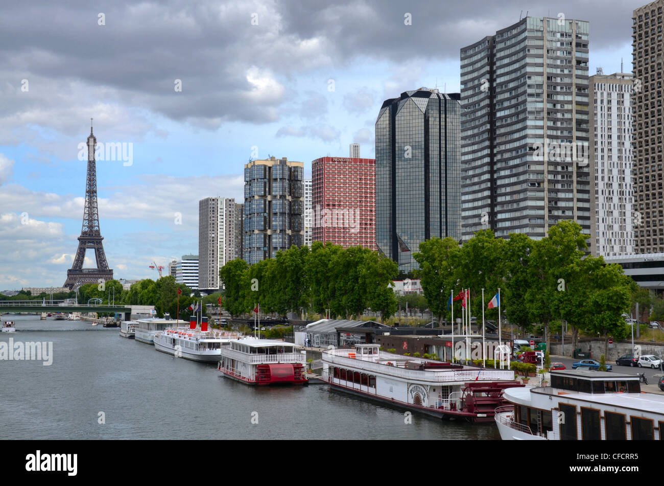 Highrise buildings at the Quai Andre Citroen and pleasure boats moored at the Port de Javel Haut on the river Seine, Paris. Stock Photo