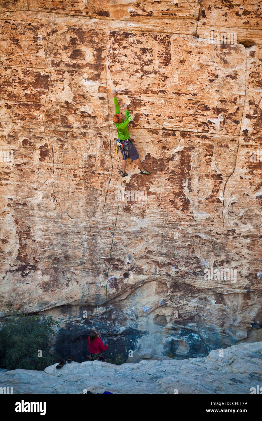 Two people rock climbing red hires stock photography and images Alamy