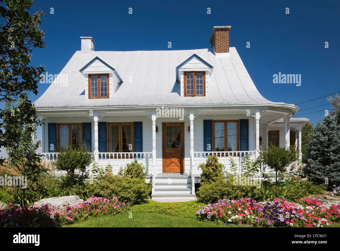 Old Canadiana (circa 1821) cottage style wooden siding Residential Home