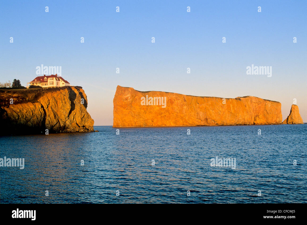House on cliff, Perce Rock, Gaspésie, Quebec, Canada Stock Photo