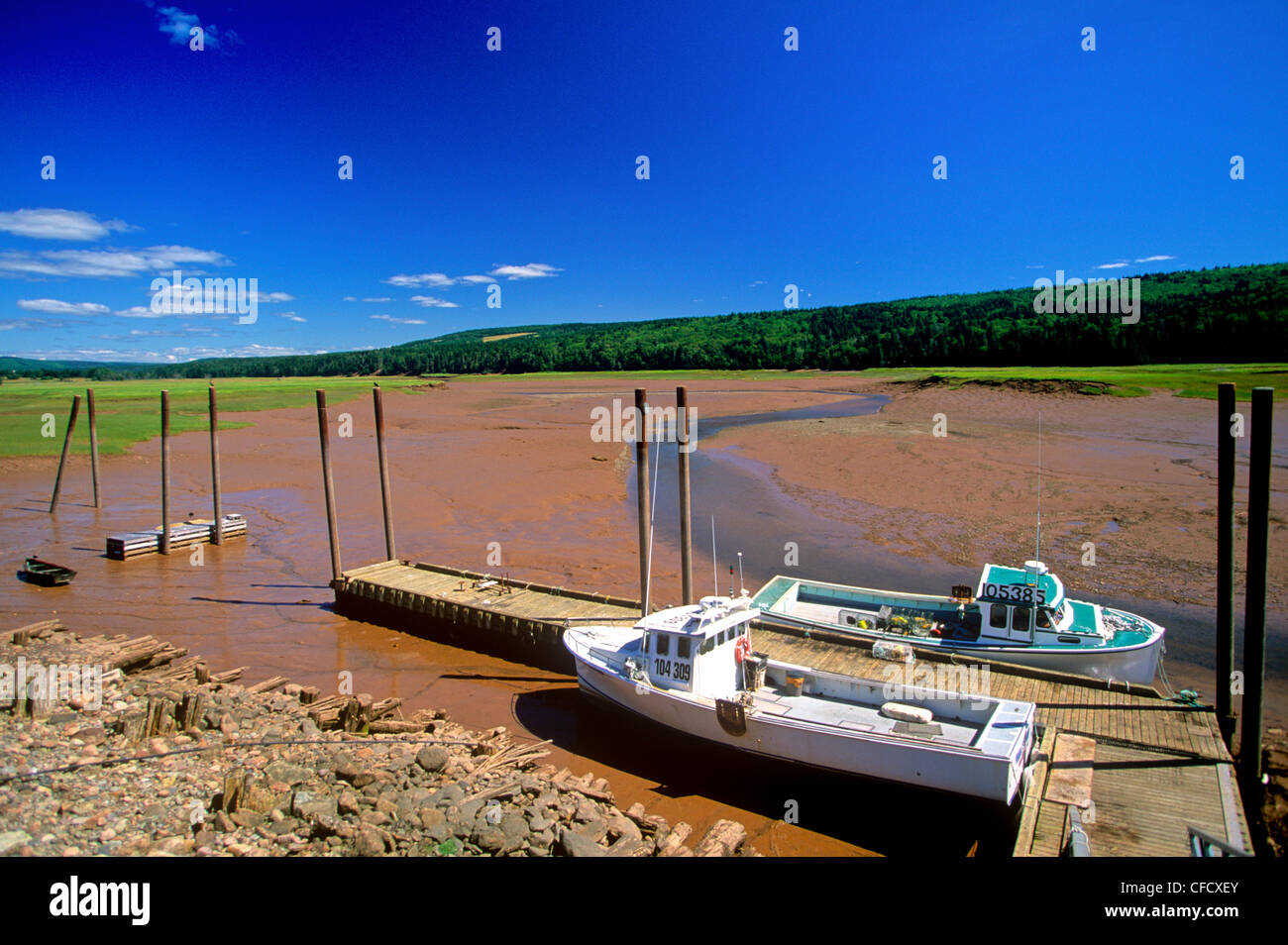 Fishing boats at low tide, Bay of Fundy, Five Islands, Nova Scotia, Canada Stock Photo Alamy