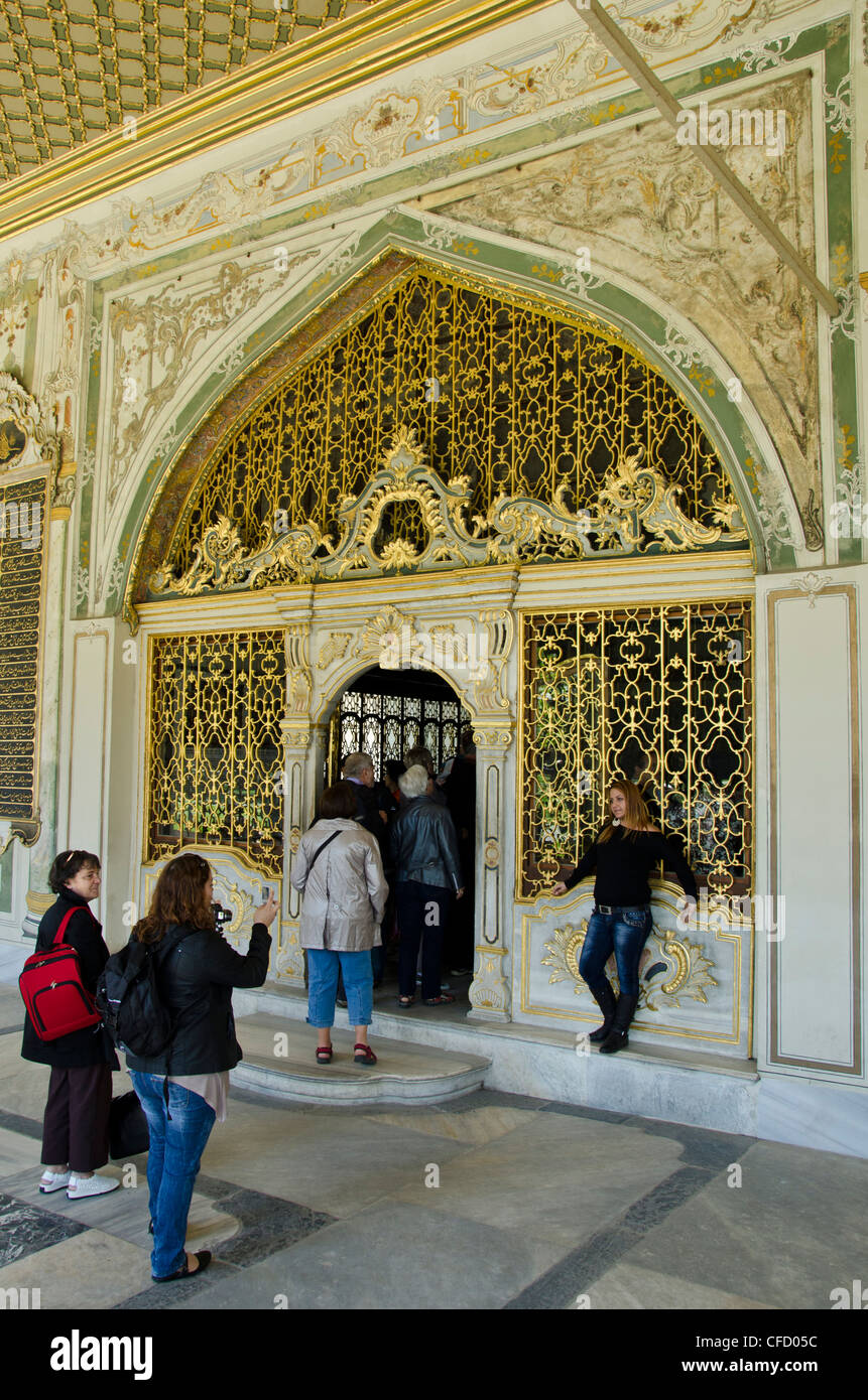 Entrance to Imperial Divan, Topkapı Palace, Istanbul, Turkey Stock Photo