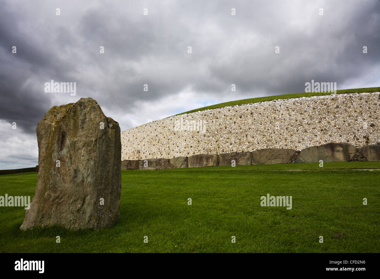 Ancient Burial Mound, Newgrange, UNESCO World Heritage Site, County Meath, Republic of Ireland (Eire), Europe Stock Photo