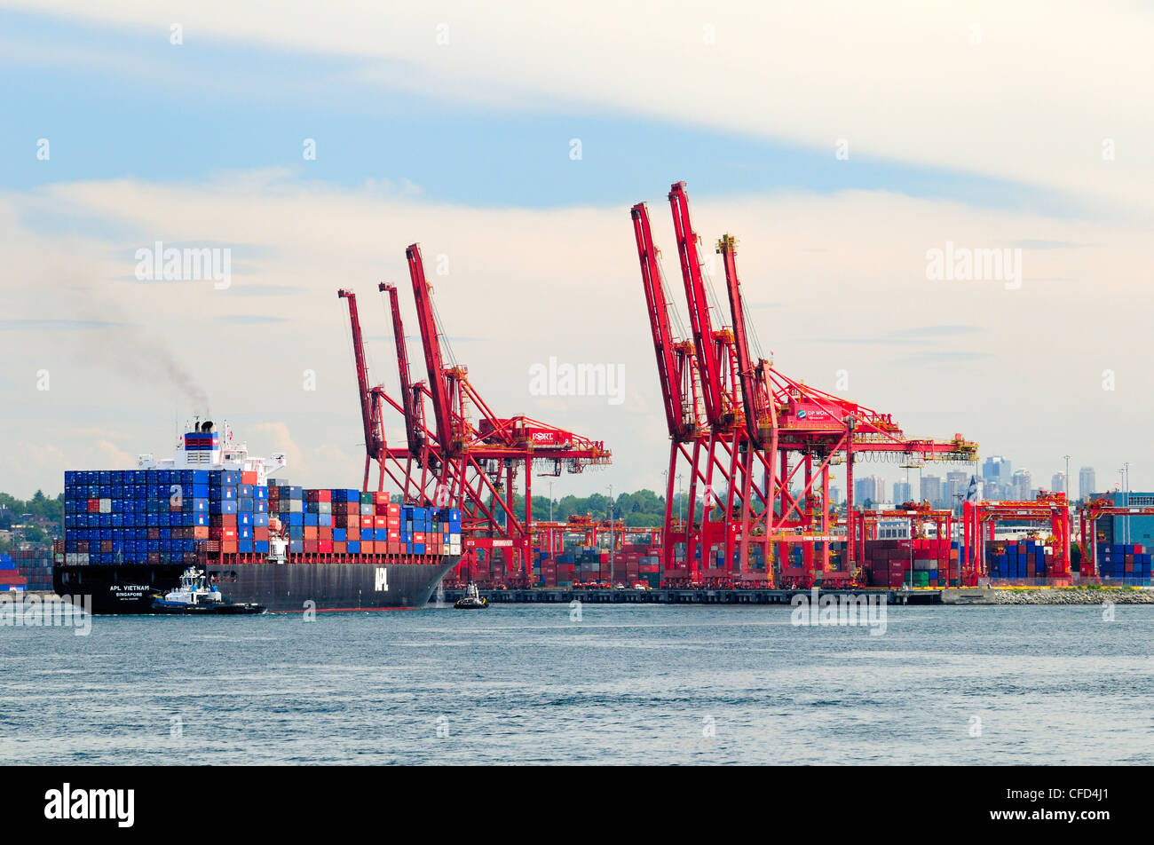 APL container ship Vietnam approaches docks Stock Photo