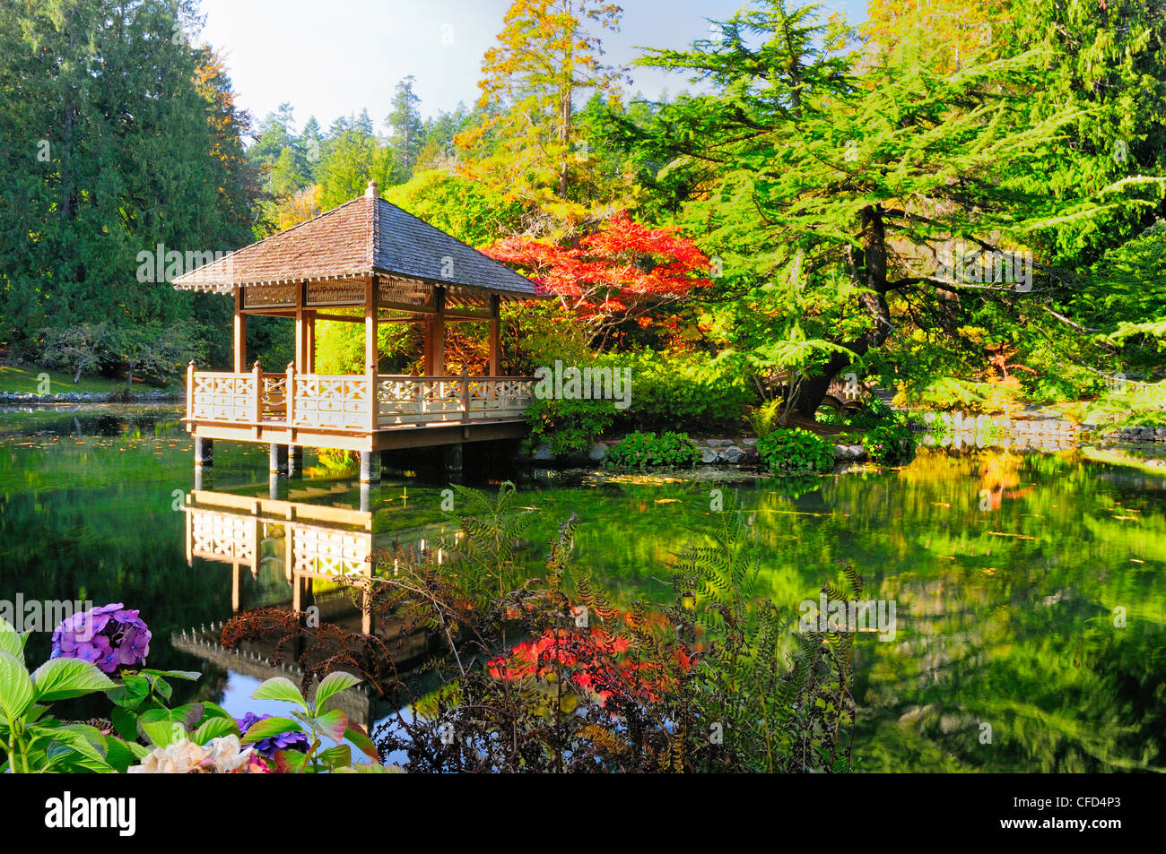Gazebo pond hires stock photography and images Alamy