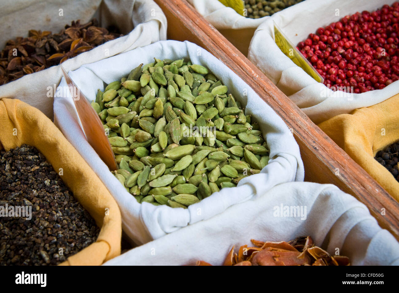 Saffron spice box hires stock photography and images Alamy