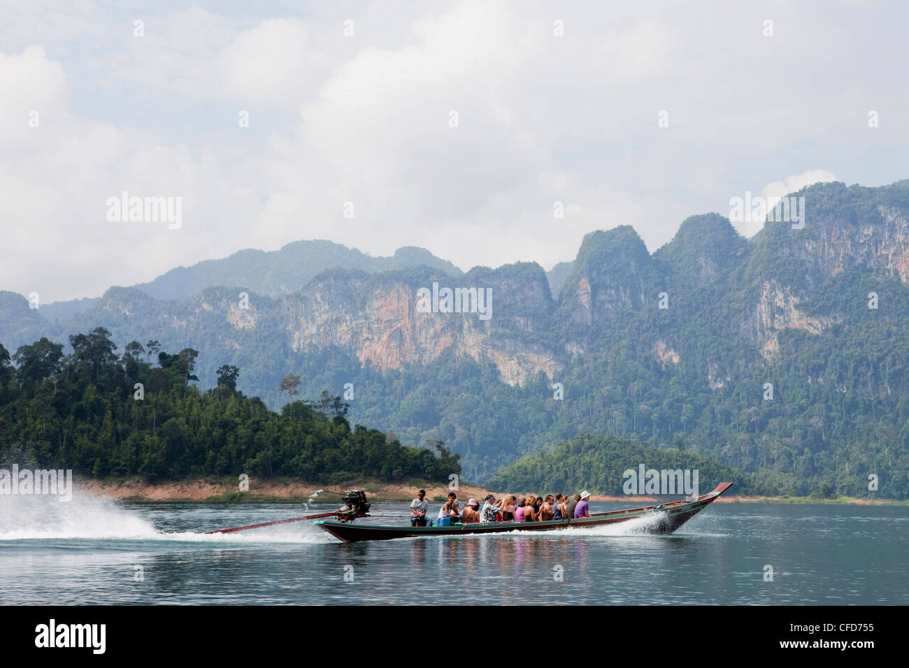 Long tail boat full of tourists on the Khao Sok National Park Reservoir Lake, Khao Sok National Park, Andaman Sea, Thailand Stock Photo
