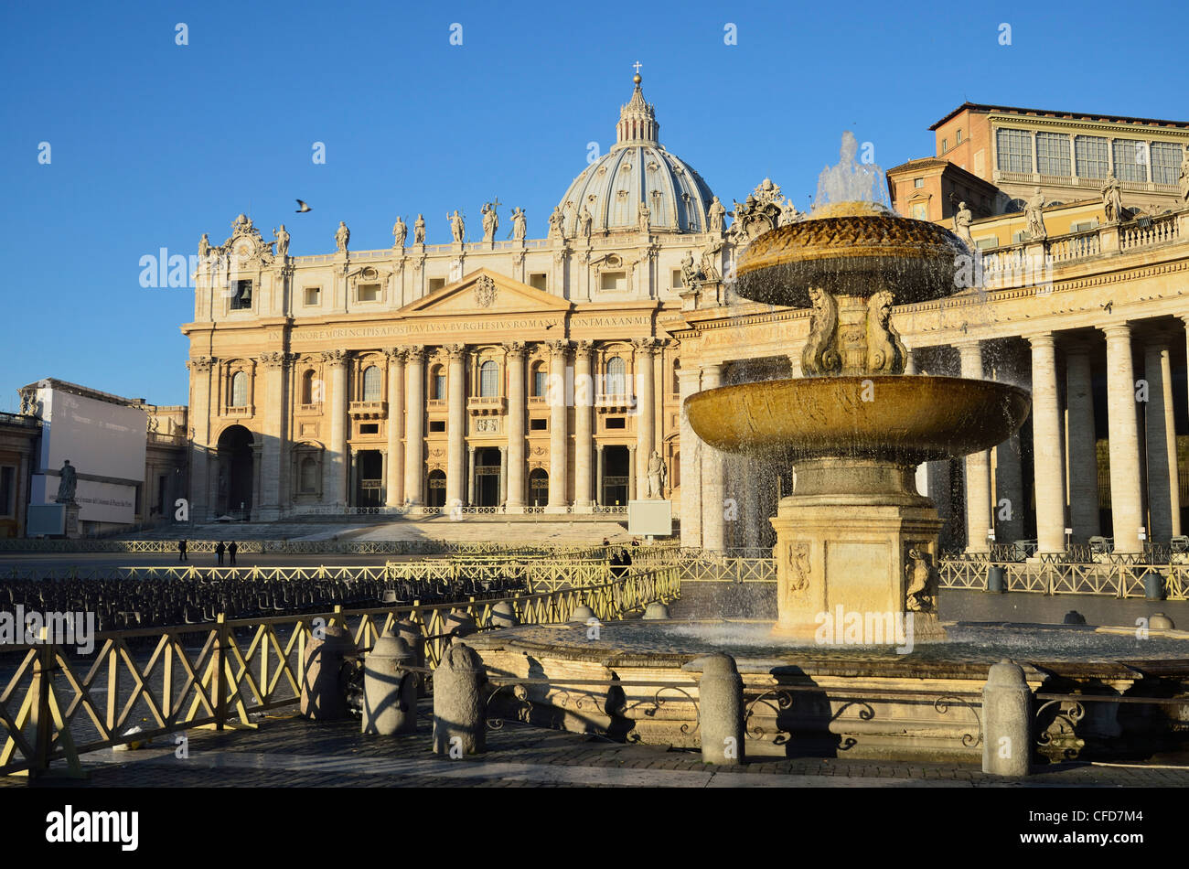 St. Peter's Basilica, Piazza San Pietro (St. Peter's Square), Vatican City, Rome, Lazio, Italy, Europe Stock Photo