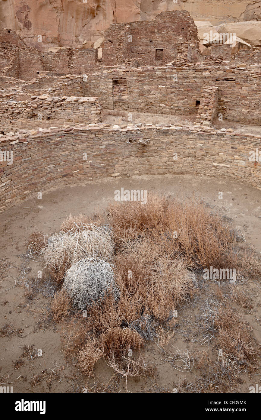 Kiva and other structures at Pueblo Bonito, Chaco Culture National Historic Park, UNESCO World Heritage Site, New Mexico, USA Stock Photo