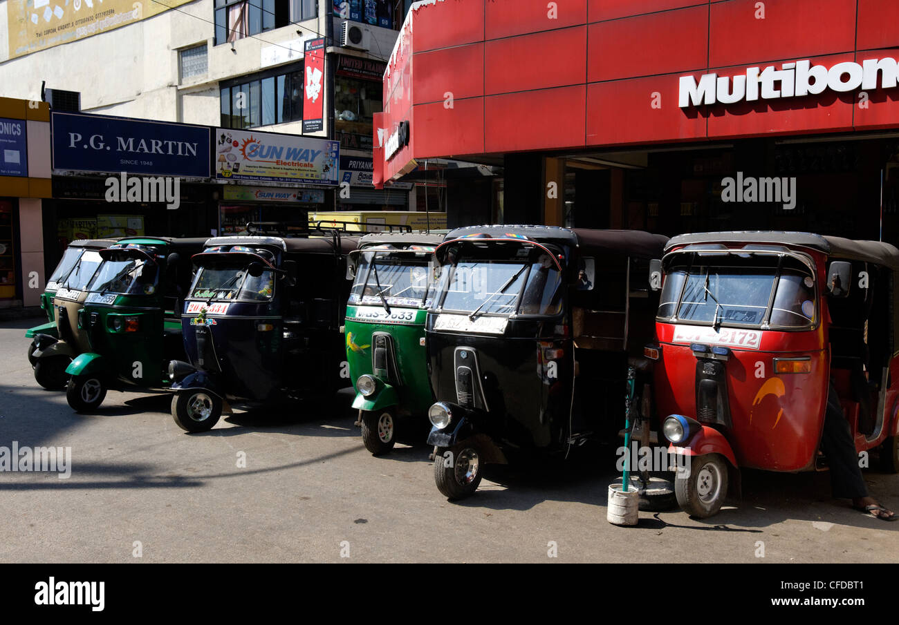 Public transport in sri lanka hi-res stock photography and images - Alamy