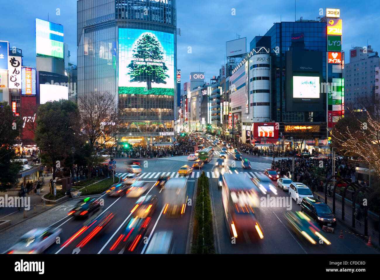 The Shibuya Crossing intersection, Shibuya, Tokyo, Japan Stock Photo