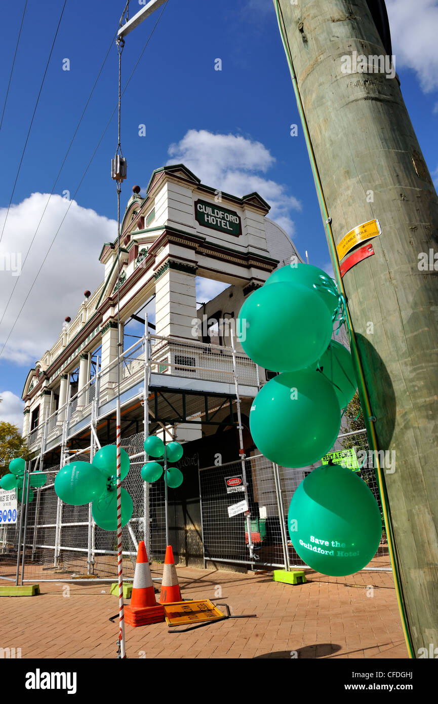 Arson-damaged Guildford Hotel, with balloons calling for community action to 'roof the Guildford hotel'. Western Australia Stock Photo