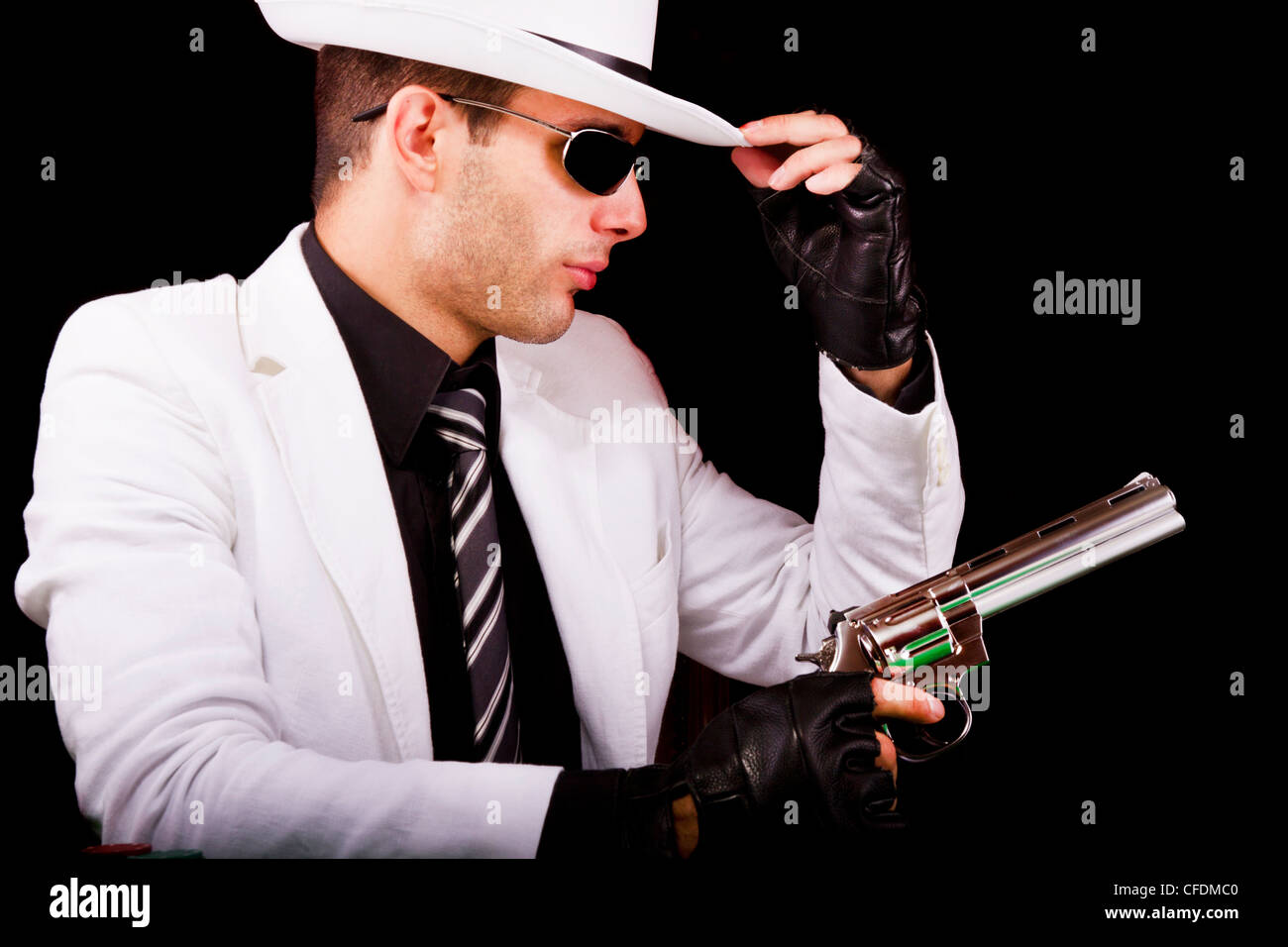 View of a white suit gangster man holding a gun Stock Photo - Alamy