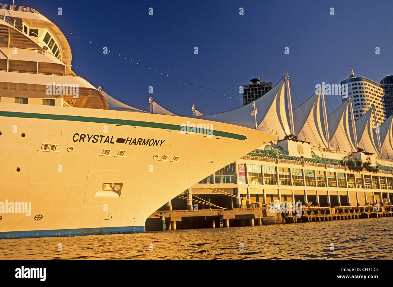 Crystal harmony cruise ship hi-res stock photography and images
