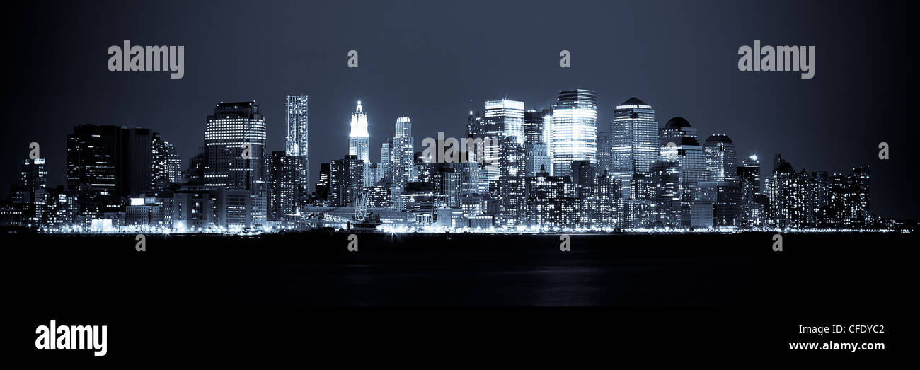 New york skyline night hi-res stock photography and images - Alamy