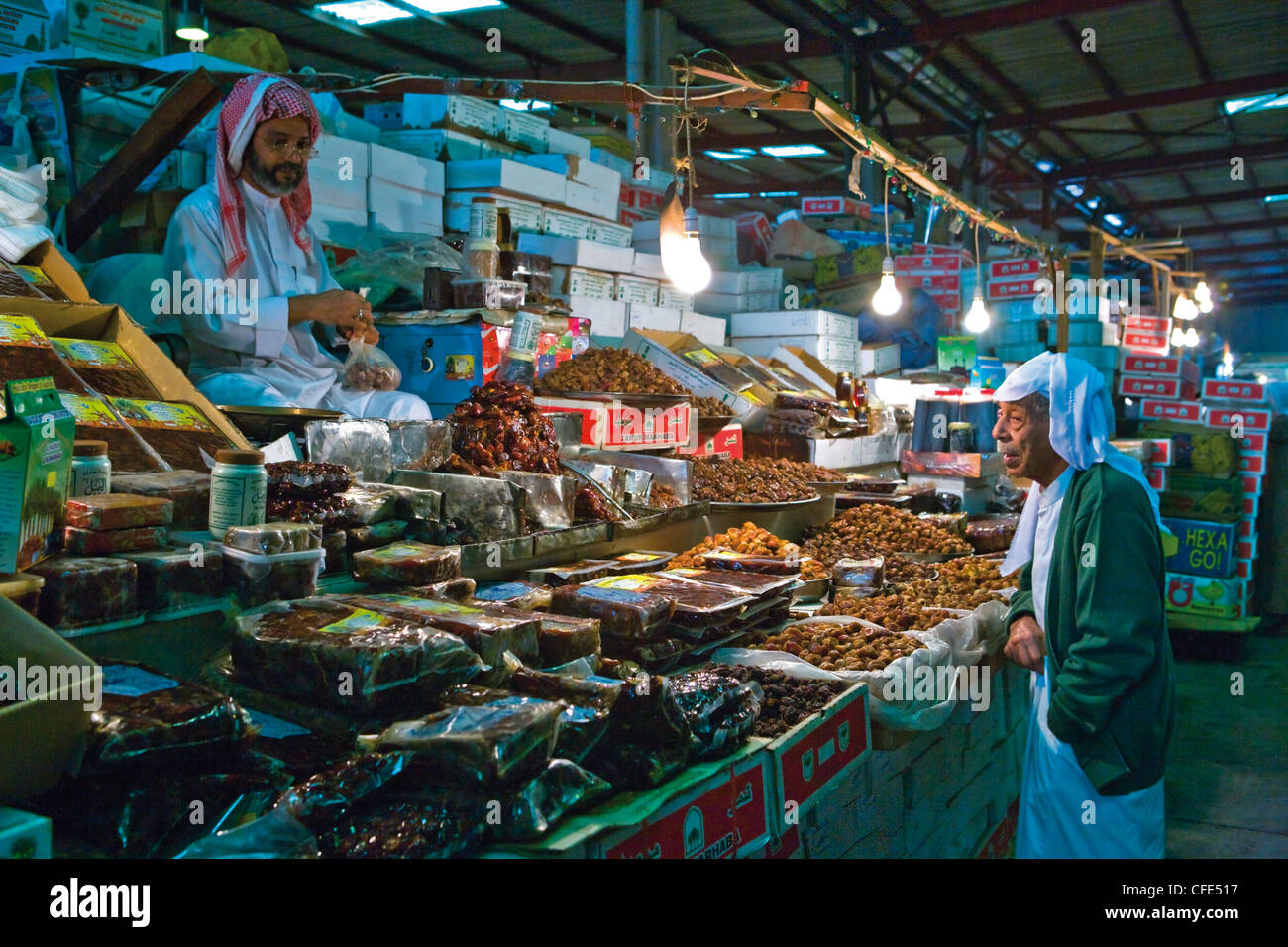 Bahrain, Manama, local people in the Central Market Stock Photo Alamy