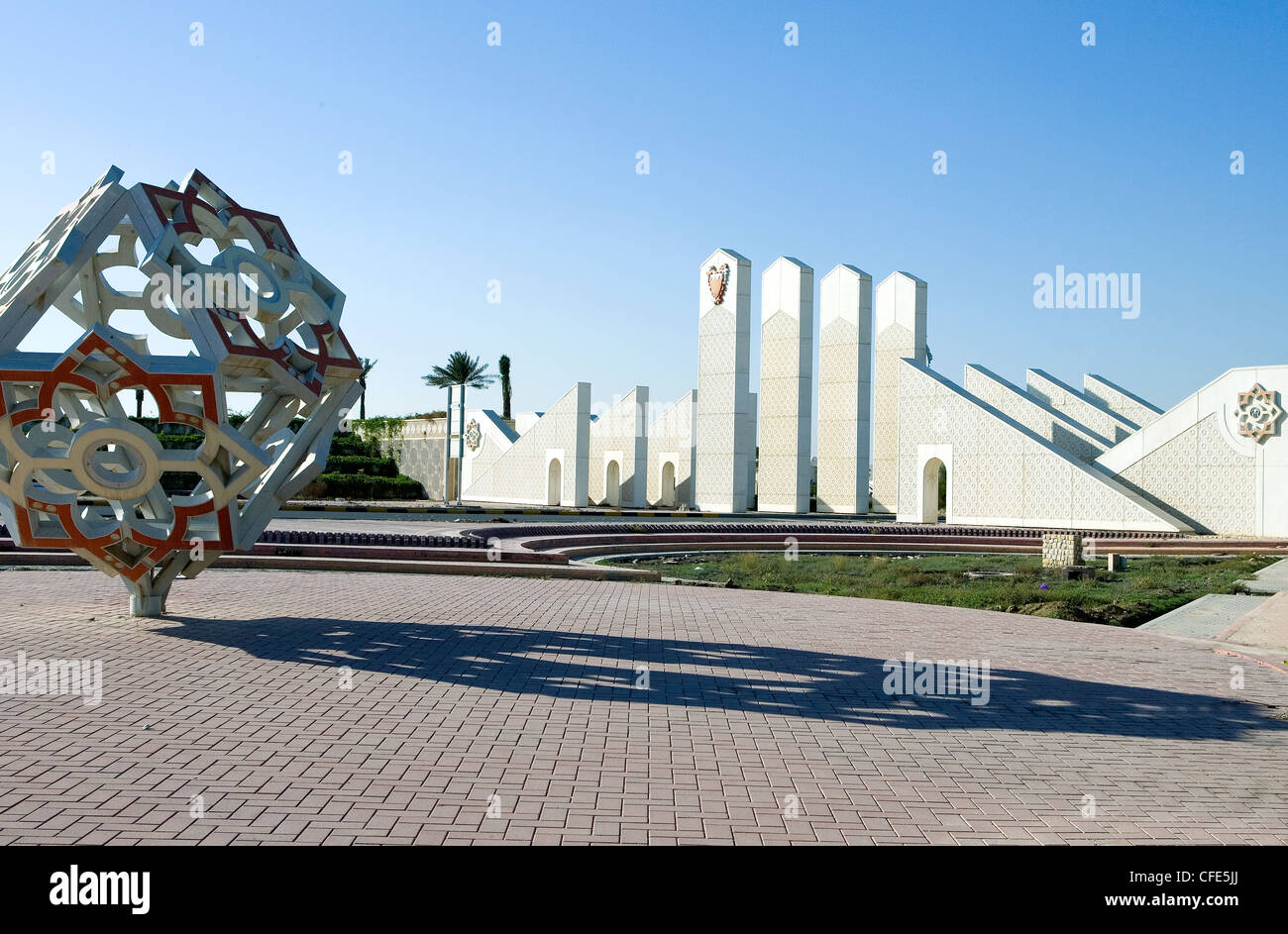Bahrain, Hamad, the monumental city door Stock Photo Alamy