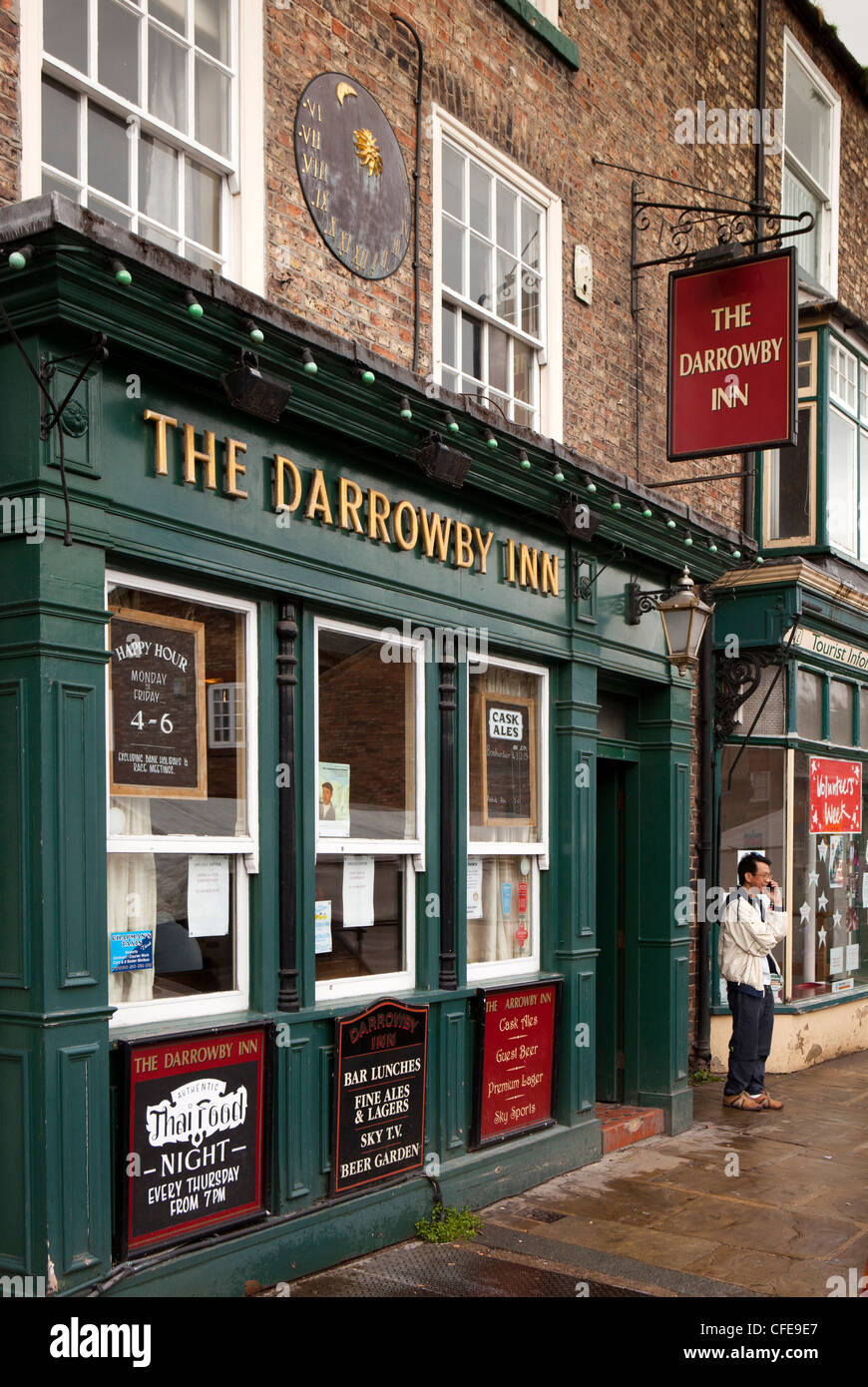 UK, England, Yorkshire, Thirsk, Market Place, the Darrowby Inn, named after James Herriot’s fictional town Stock Photo