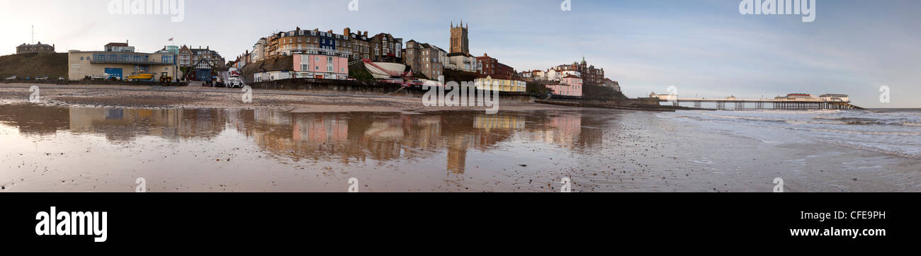 A panoramic of Cromer at dawn, including the pier,beach, church and town Stock Photo