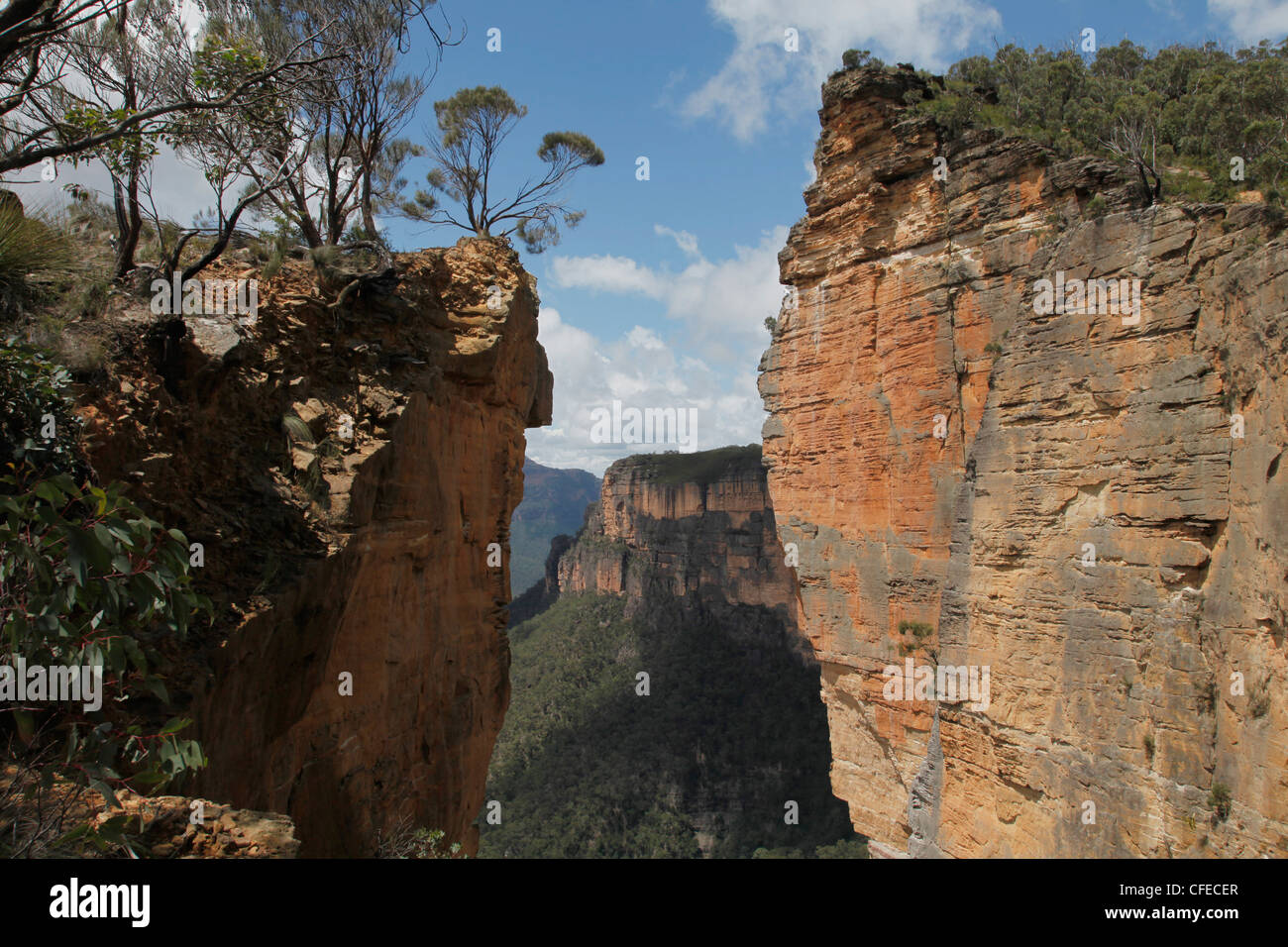 Blue mountains nsw hanging rock hi-res stock photography and images - Alamy