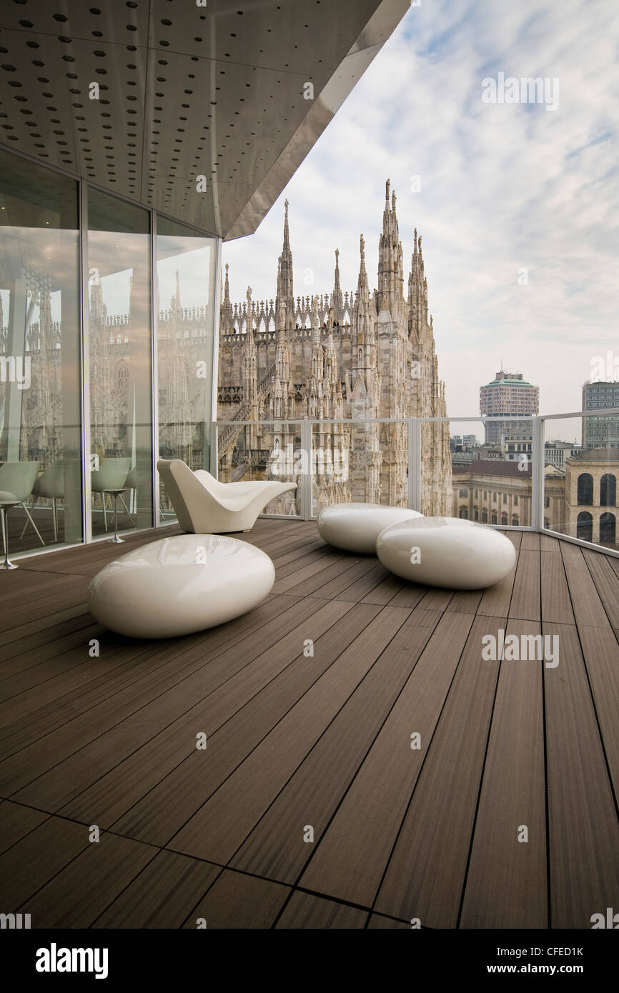 Cube milan italy hi-res stock photography and images - Alamy