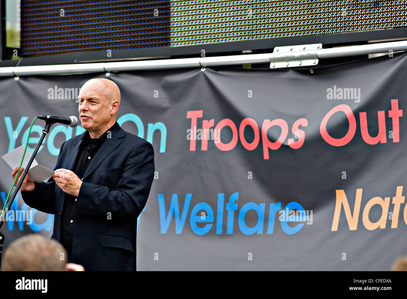 Brian Eno speaks at the October 8th 2011 Antiwar Mass Assembly in London Stock Photo