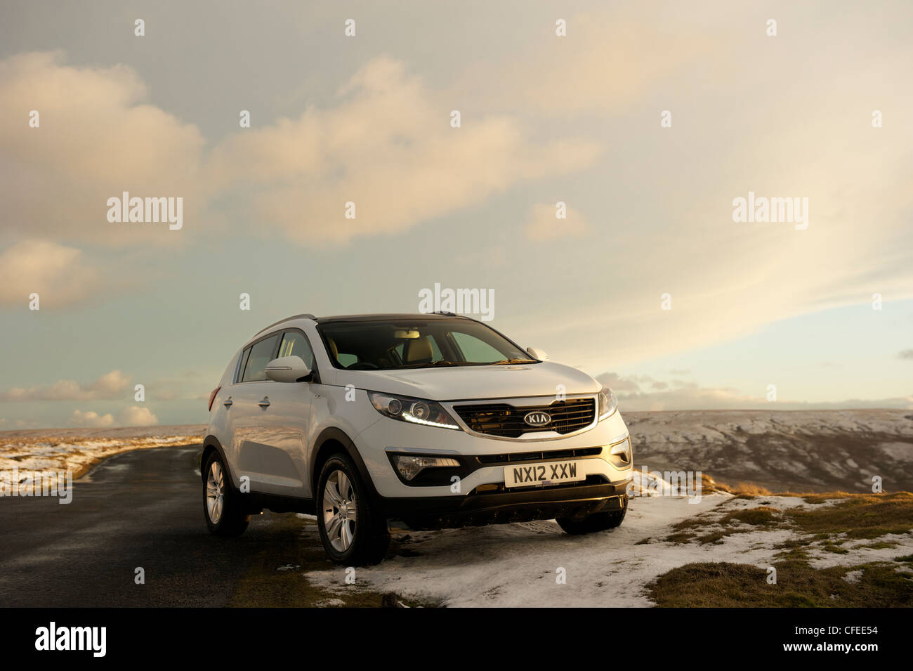 KIA SPORTAGE,side view Stock Photo Alamy