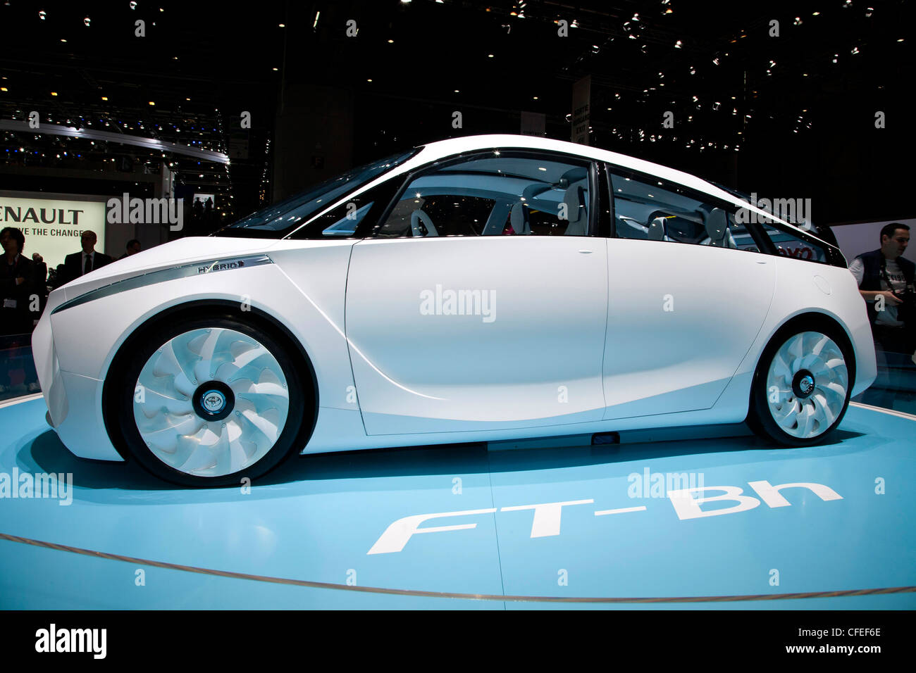 Hybrid car hi-res stock photography and images - Alamy