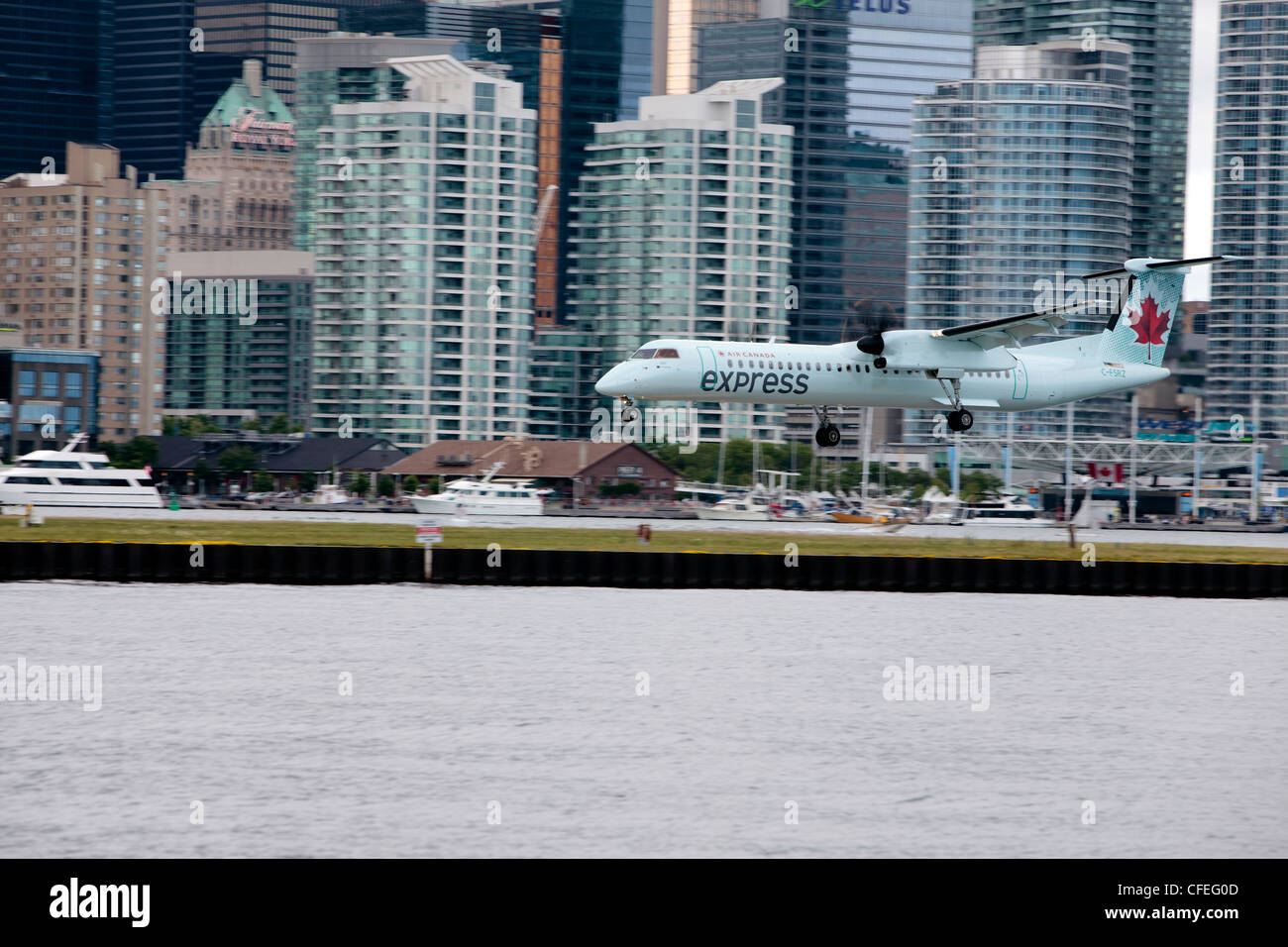 Air Canada plane arriving to Toronto Island Airport Stock Photo