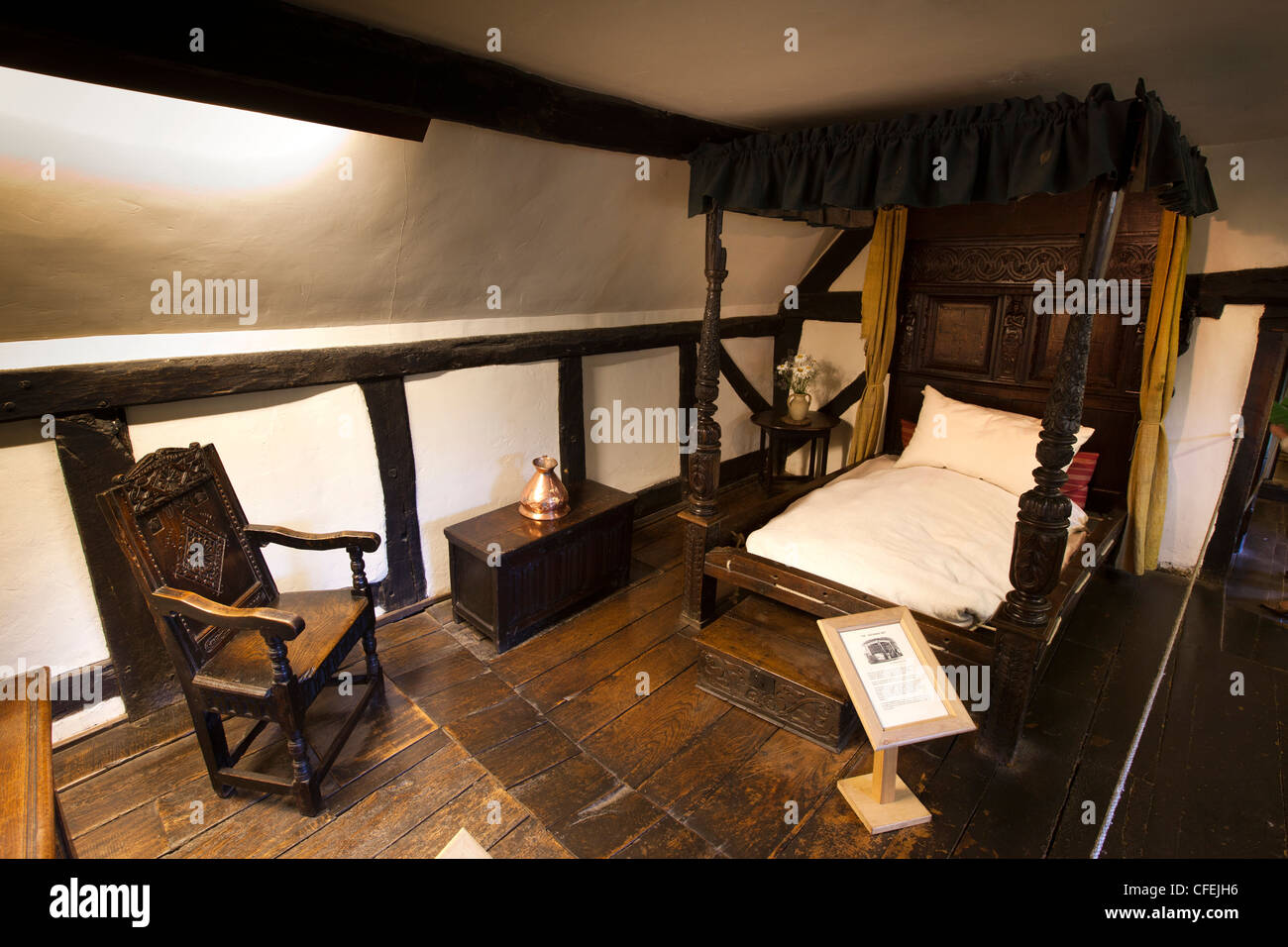 Warwickshire, Shottery Anne Hathaway’s cottage interior, Hathaway bed