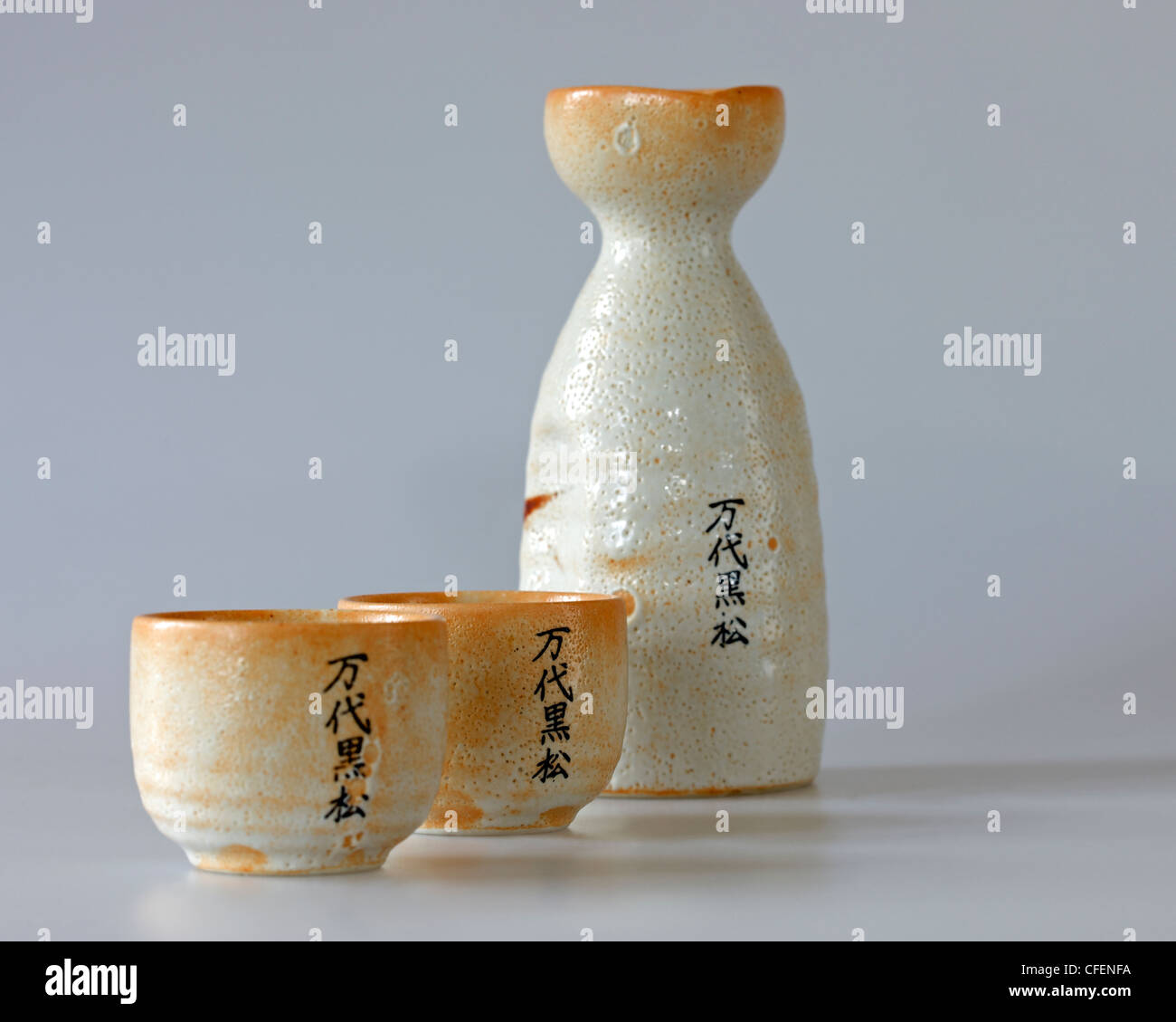Japanese sake cups and bottle Stock Photo Alamy