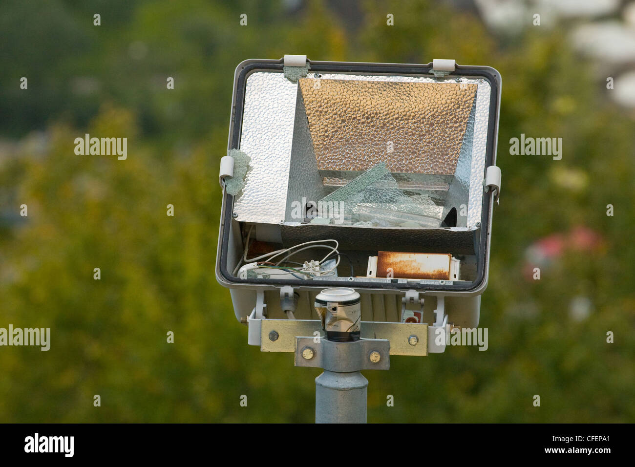 Broken fluorescent lamp hires stock photography and images Alamy