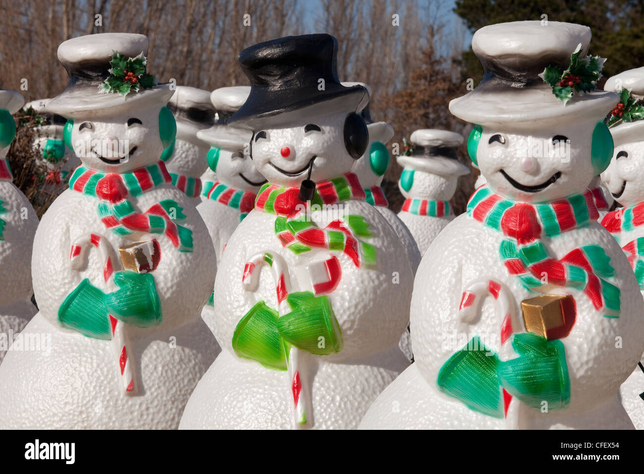 https://c8.alamy.com/comp/CFEX54/closeup-of-parade-of-snowmen-at-cornerstone-garden-sonoma-california-CFEX54.jpg