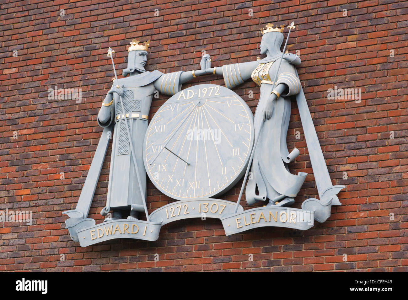 Edward I and Queen Eleanor Sundial on the wall of Tunsgate Square by the late Ann Garland, Castle Street, Guildford, England, UK Stock Photo