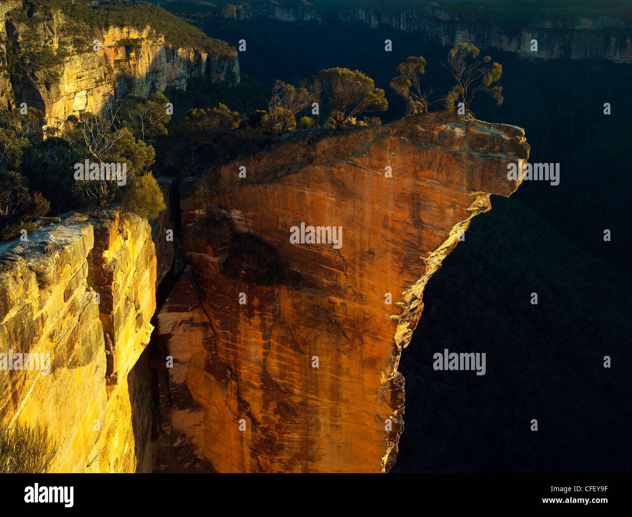 Hanging rock hi-res stock photography and images - Alamy