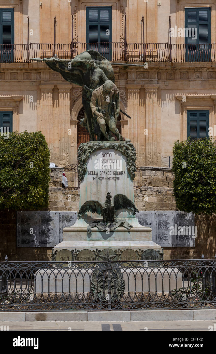 Monument commemorating sons of Noto killed in the Great War, 1915-1918 Stock Photo