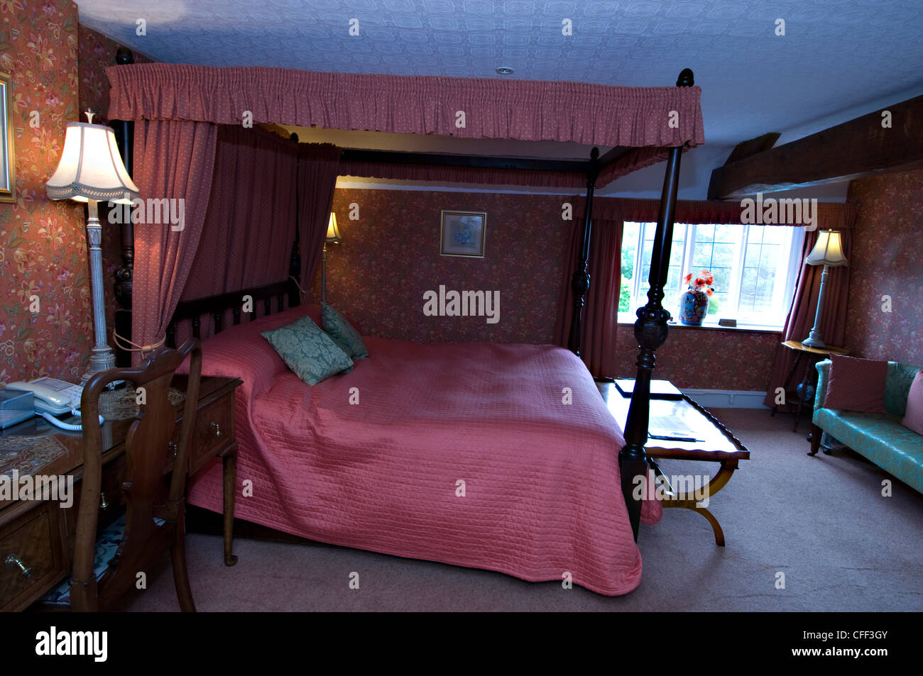 A four poster bed in a 5star at a centuries old hotel at RossonWye