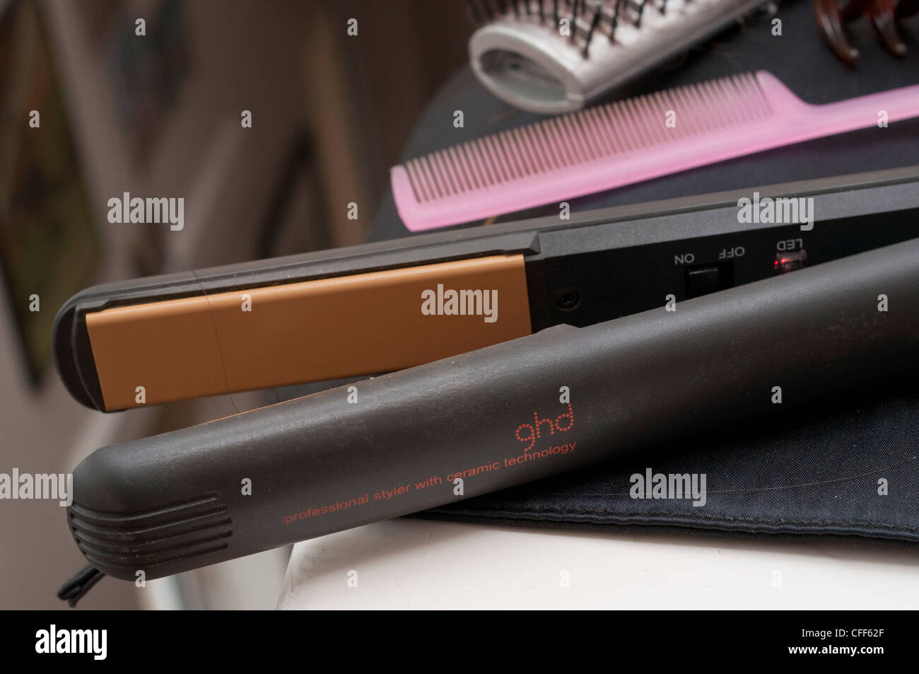 Ghd hair straightener hi-res stock photography and images - Alamy