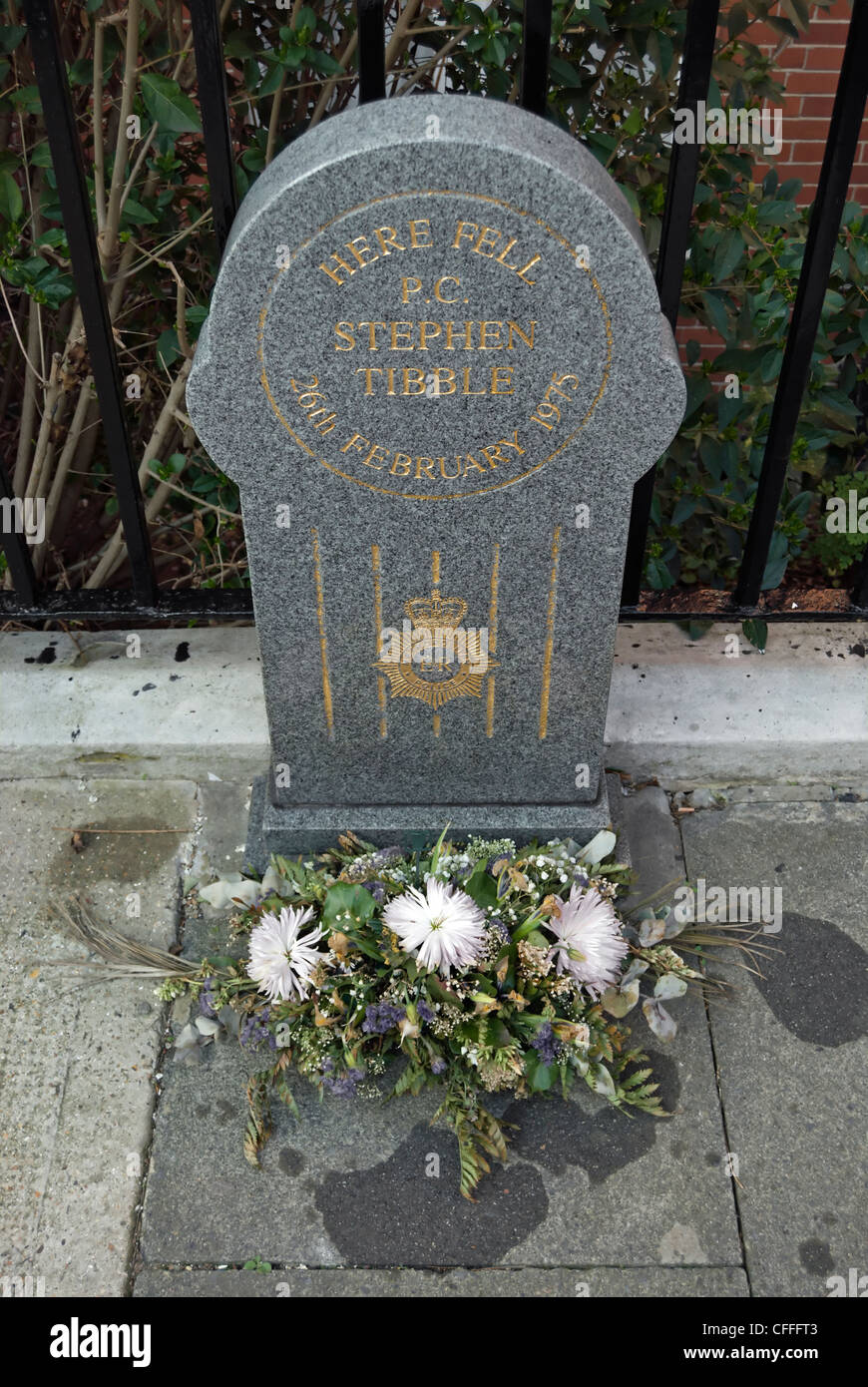metropolitan police memorial to constable stephen tibble, killed while pursuing a suspect in february 1975, london, england Stock Photo