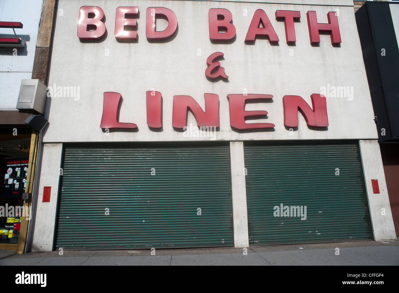 Stores and shopping in Downtown Brooklyn in New York Stock Photo Alamy