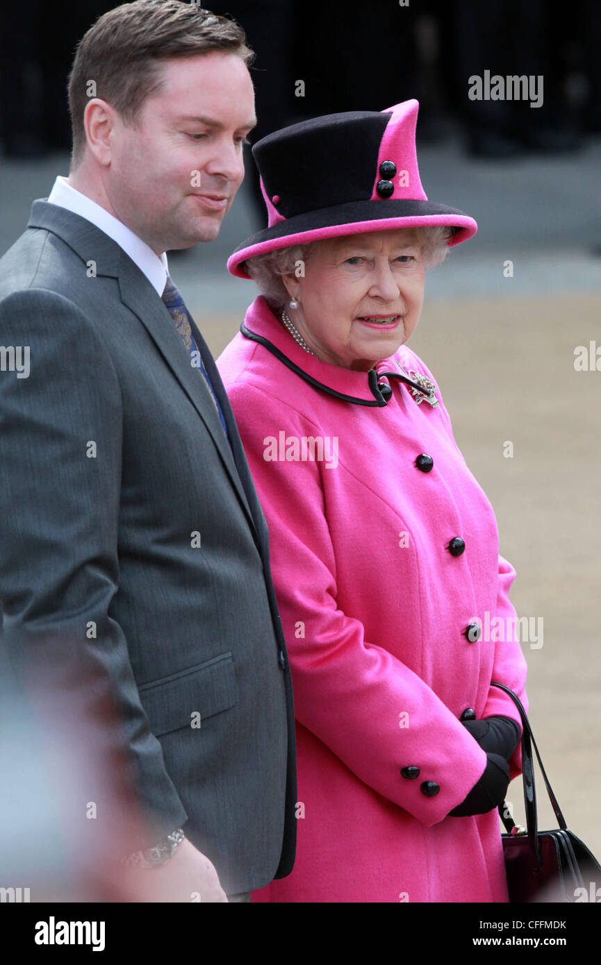 THE QUEEN AT DE MONTFORT UNIVERSITY,LEICESTER,ON THURSDAY 8 MARCH. Stock Photo