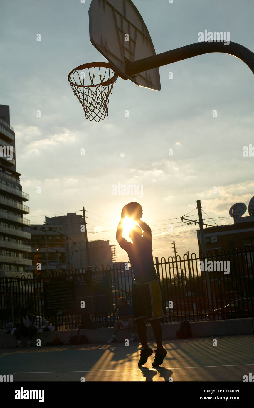 Shooting basketball silhouette hires stock photography and images Alamy