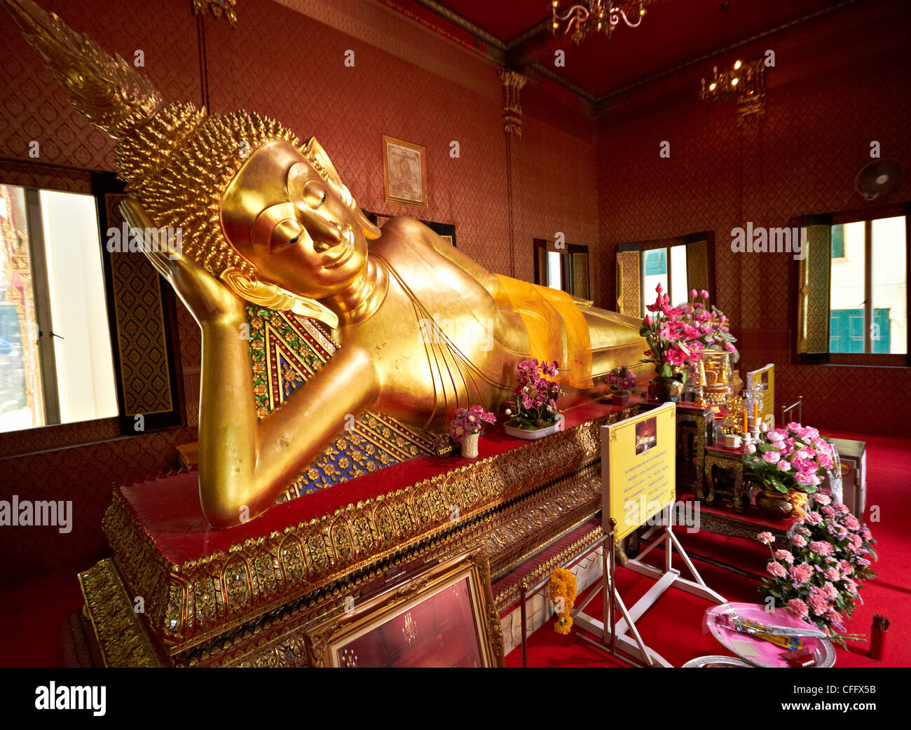 Reclining golden Buddha in temple of Bangkok, Thailand Stock Photo - Alamy