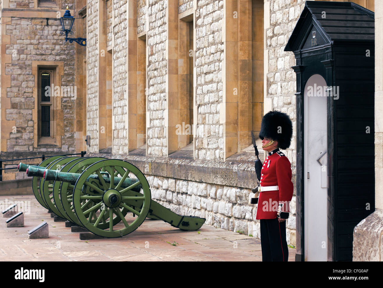 Army Guard outside the Jewel House in the Tower of London. Stock Photo