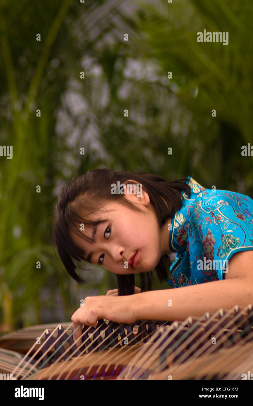 Guzheng hires stock photography and images Alamy